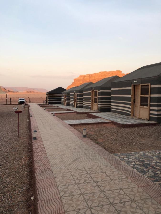 Flowers Rum Camp Wadi Rum Buitenkant foto