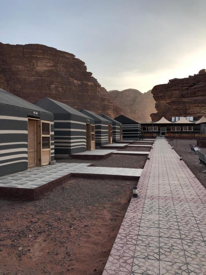 Flowers Rum Camp Wadi Rum Buitenkant foto